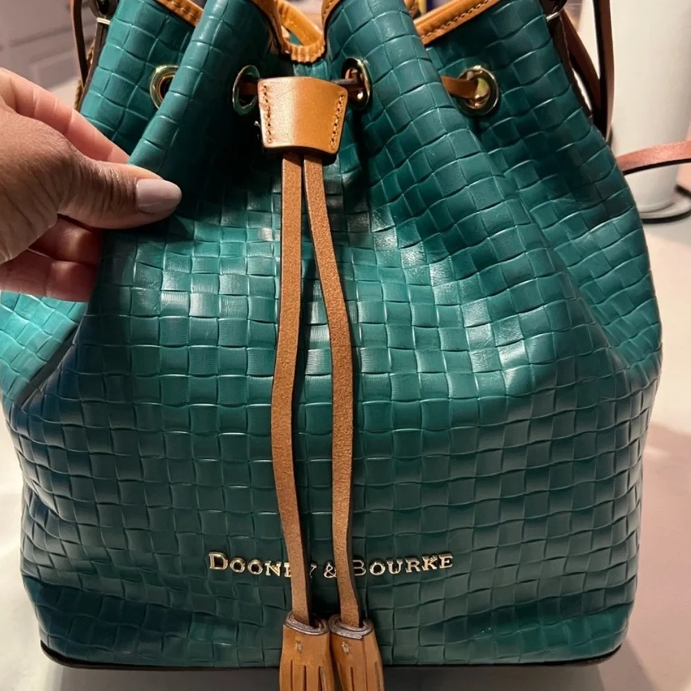 Dooney & Bourke// green bucket bag - Picture 10 of 10